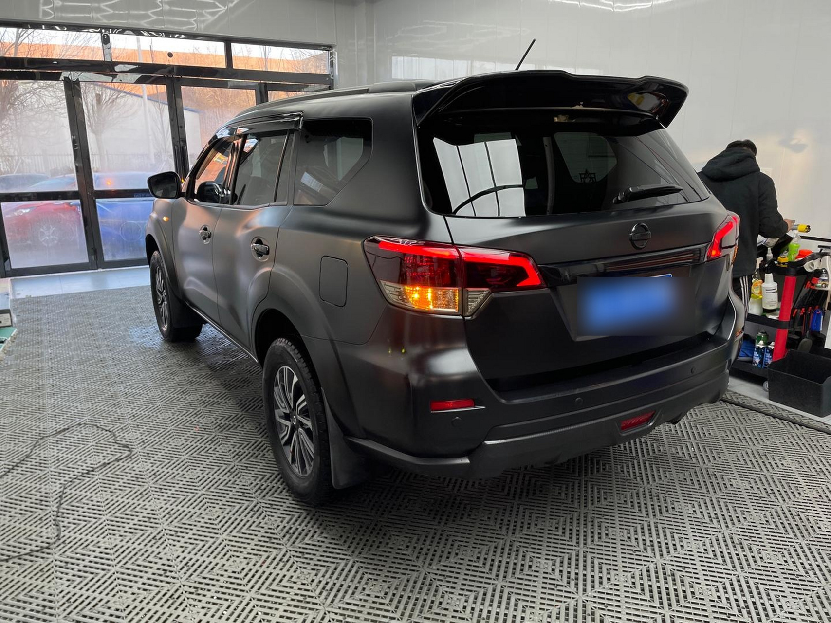 尼桑途达电光黑改色上身.全车亮条黑化.走最流行的黑武士范