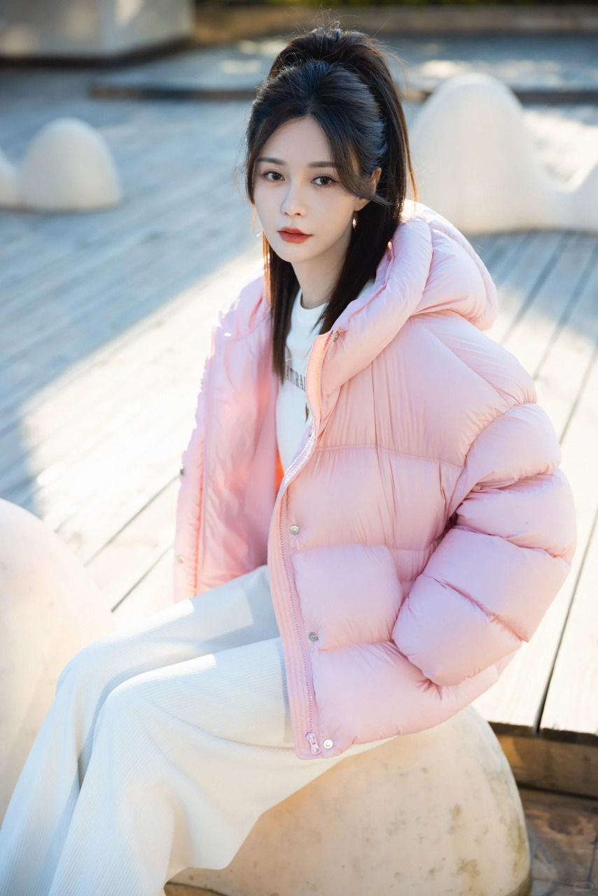 不是我说沈梦辰简直是天生的演员可塑性极强,可以随机变成不同的风格