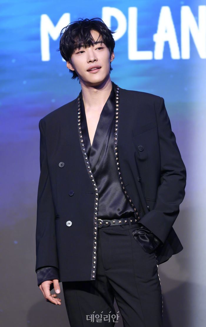 禹棹奂,李瑜美,吴政世,金海淑出席netflix新剧《#浮游先生#》制作发布