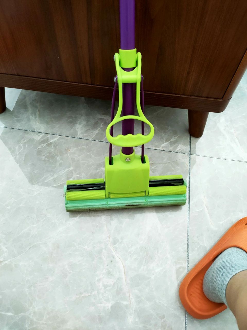 谁能告诉我这款妙洁的拖把头怎么换?