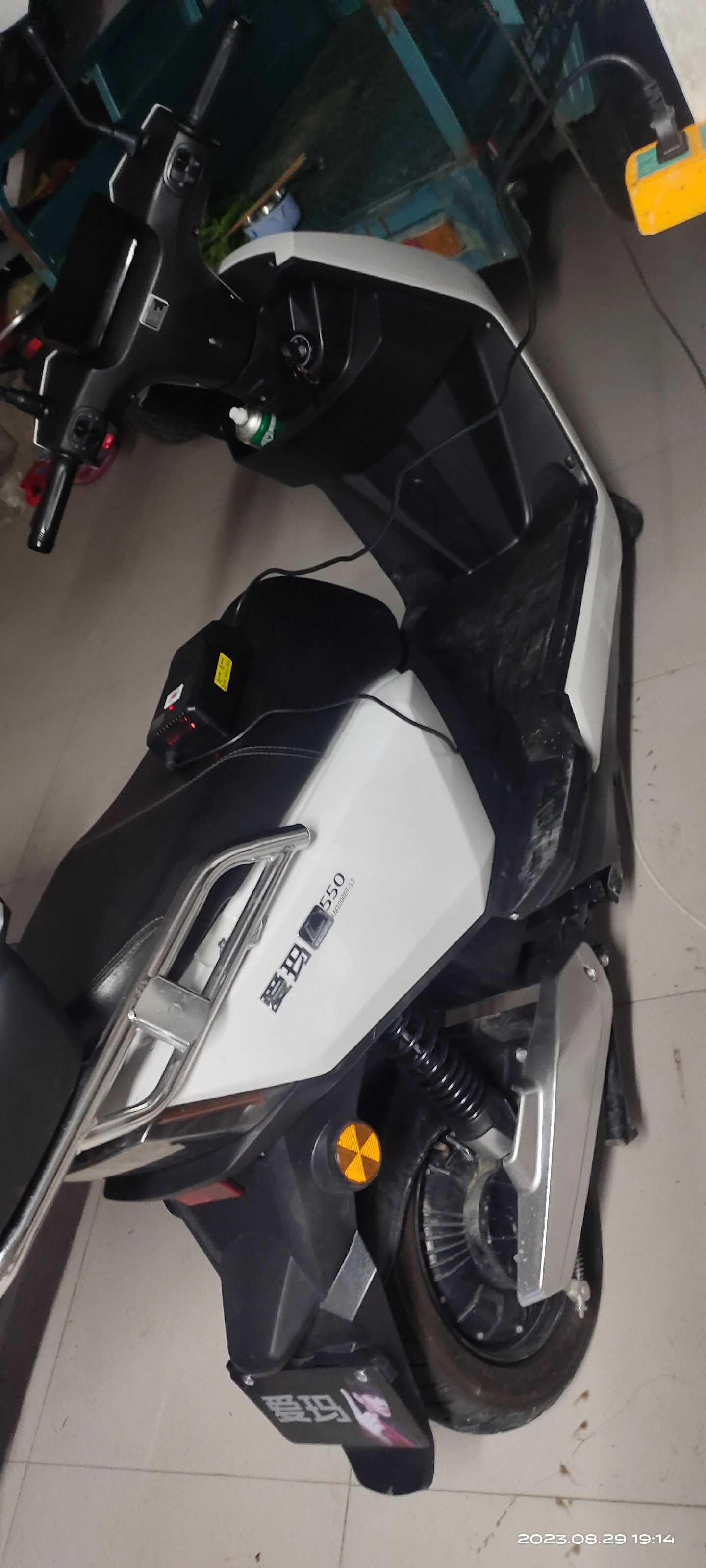 爱玛迪克l550电摩,72伏35安超威石墨烯电池全新,能跑200 公里