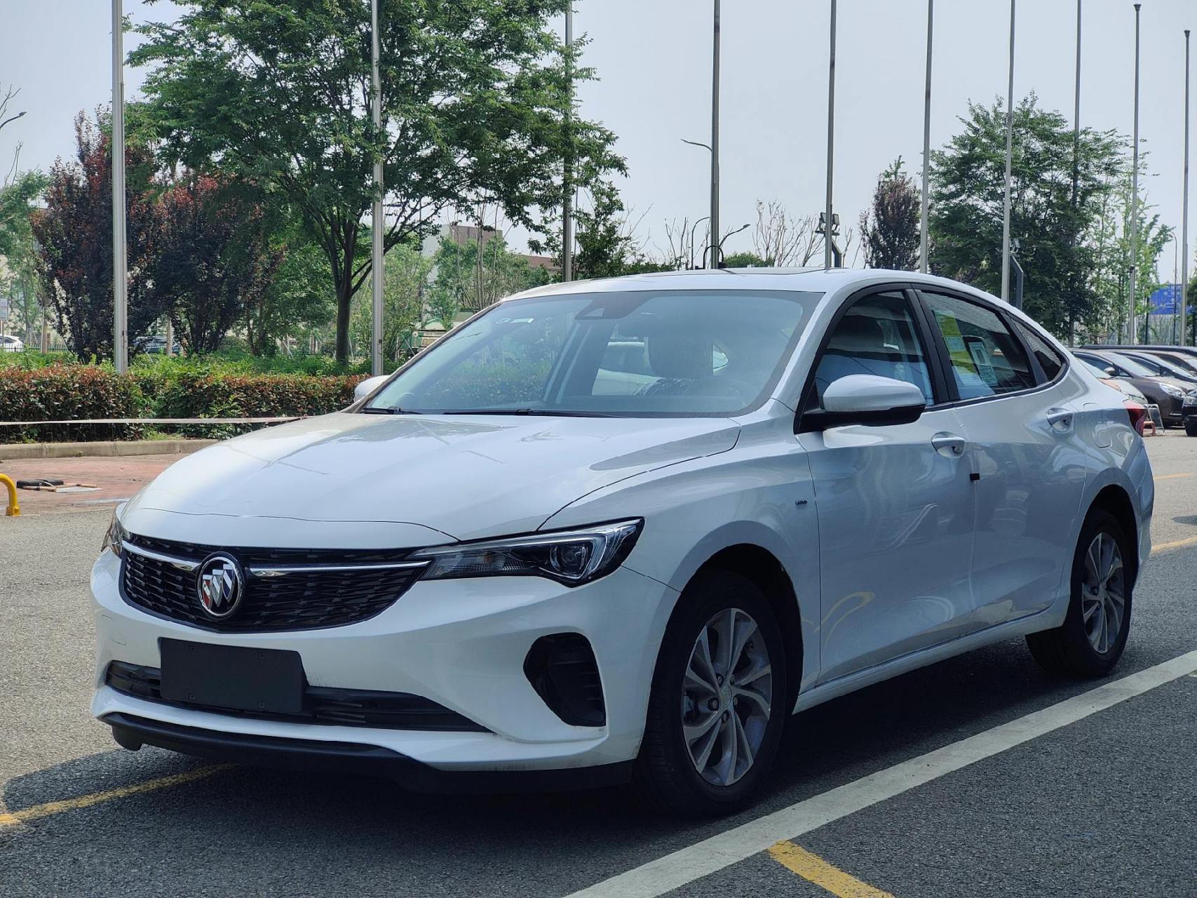 别克威朗pro乐享版 上牌日期:2024年5月 里程100公里 排气量:1.