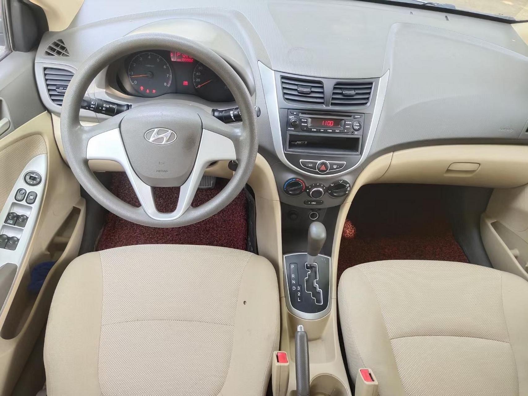 2010年出厂上牌 现代瑞纳 1.4自动挡 车况精品 一万多