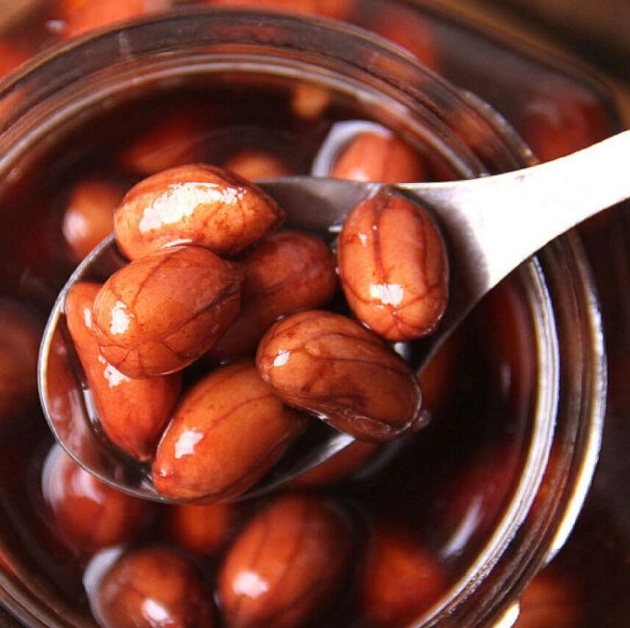 醋泡花生 醋泡花生 原料:带衣生花生米,老陈醋 作法:将适量的带衣生