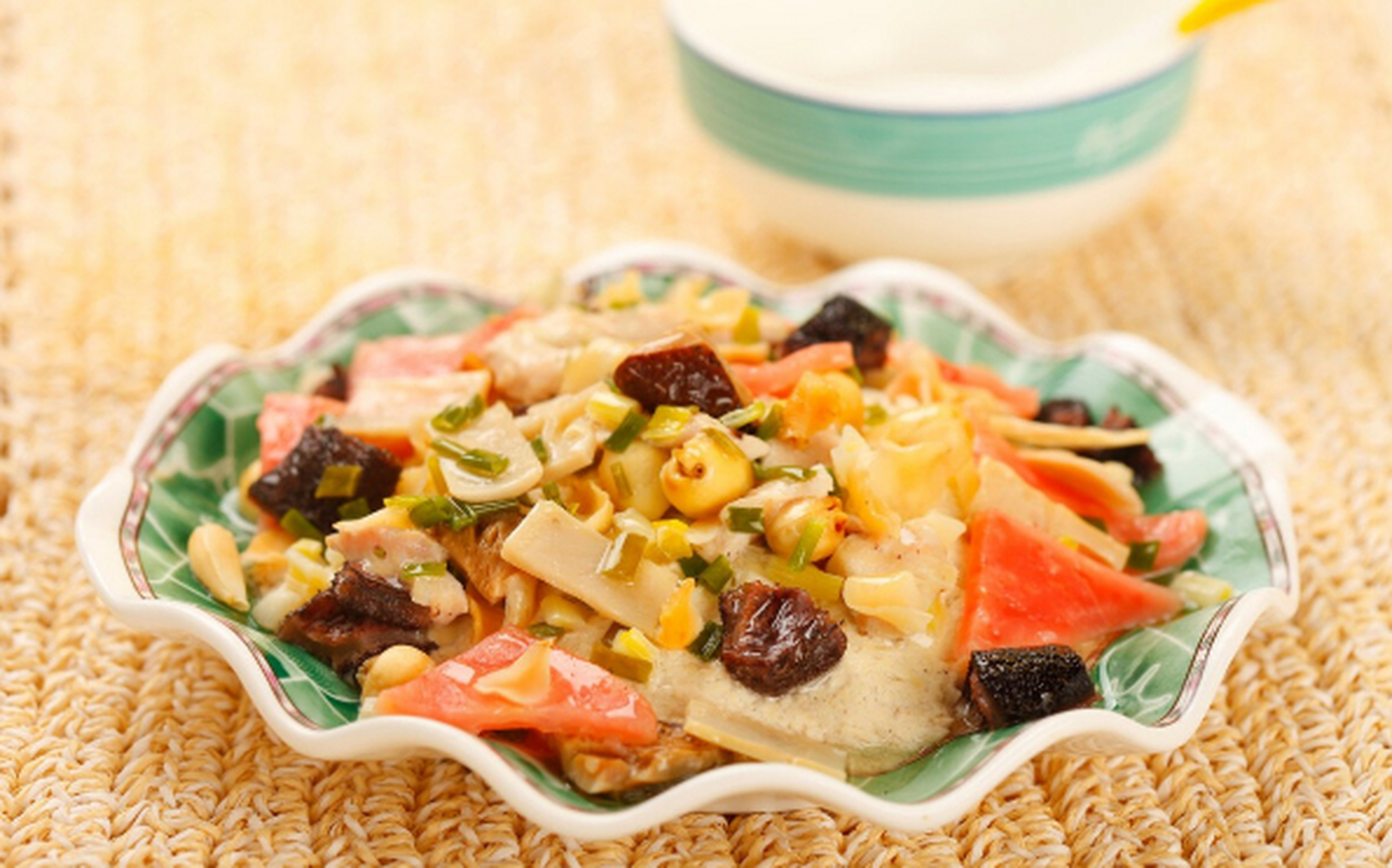 八宝豆腐美食#美食分享##杭州美食#  八宝豆腐是用豆腐,蛋清,熟莲子