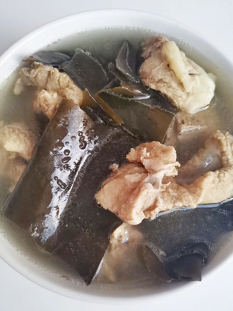 9215广东老火靓汤97海带骨头汤 秋季是进补最适宜的季节.