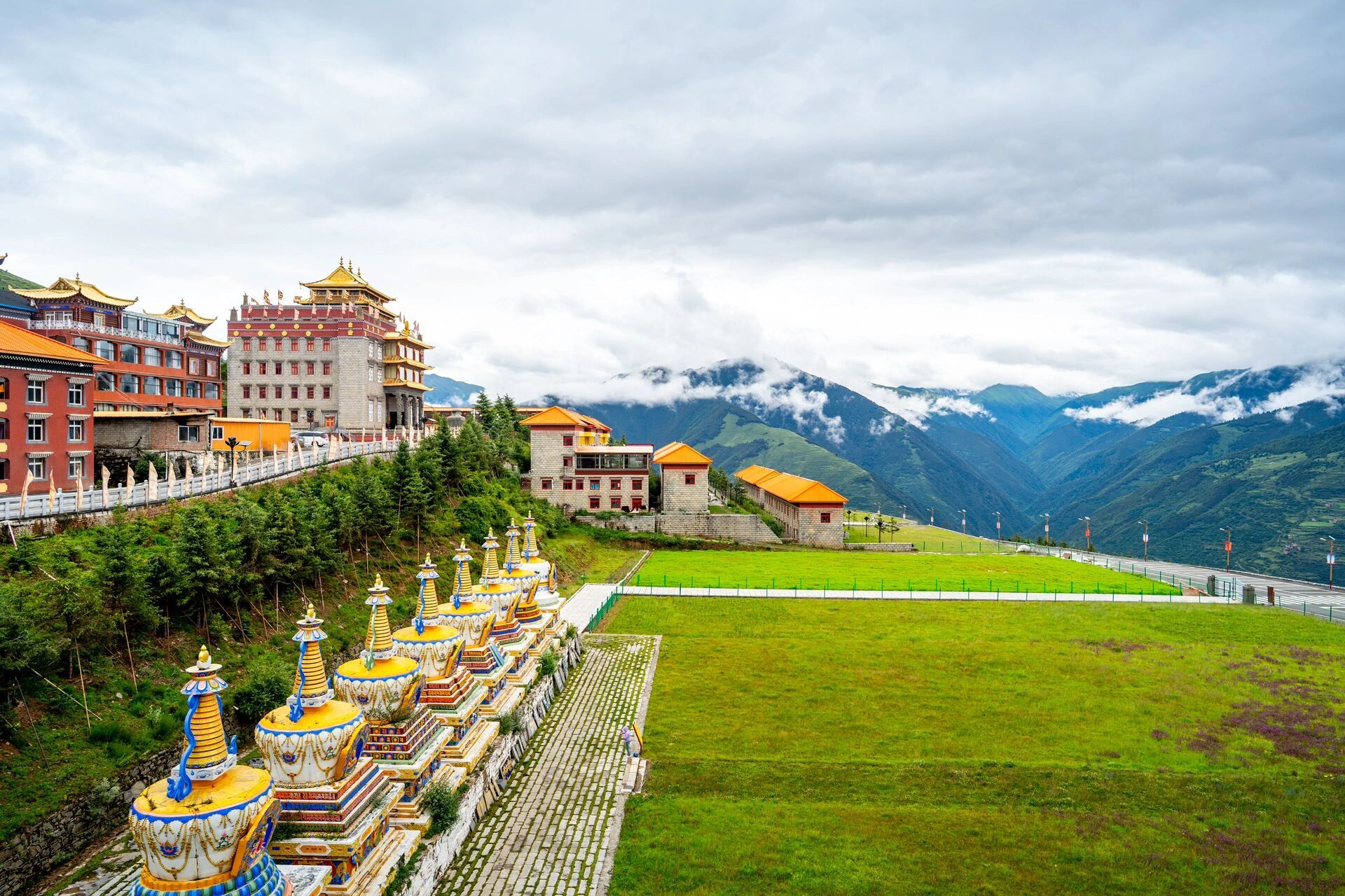 川西自驾之昌列寺 本次川西自驾第一站,位于马尔康的昌列寺,上山的路