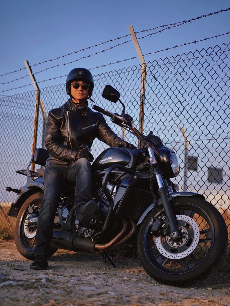 机车大叔也太帅了吧!这才是硬汉呐!