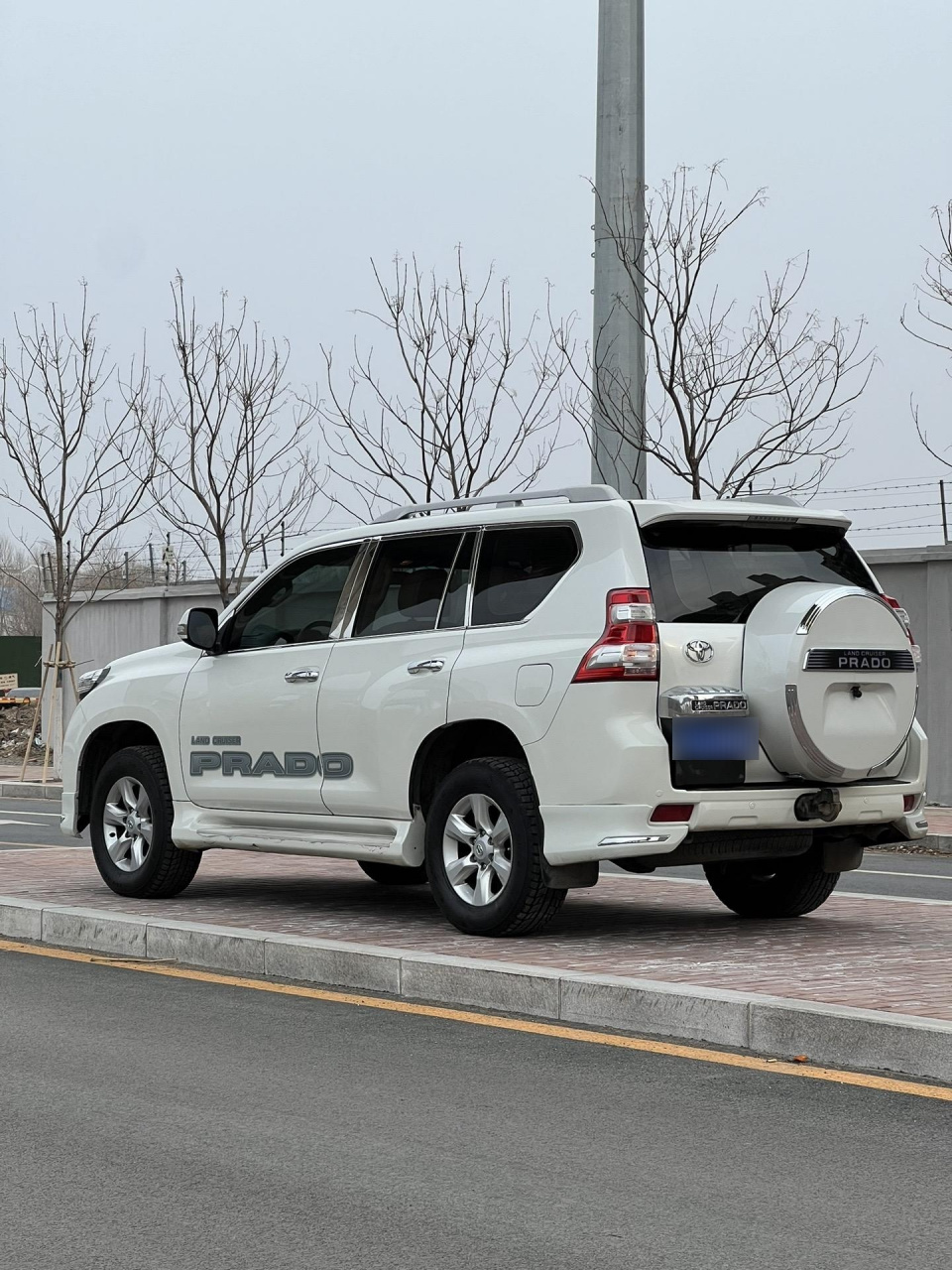 2012年上牌丰田霸道普拉多 中东版七座 外观升级14款泪眼大灯 内饰