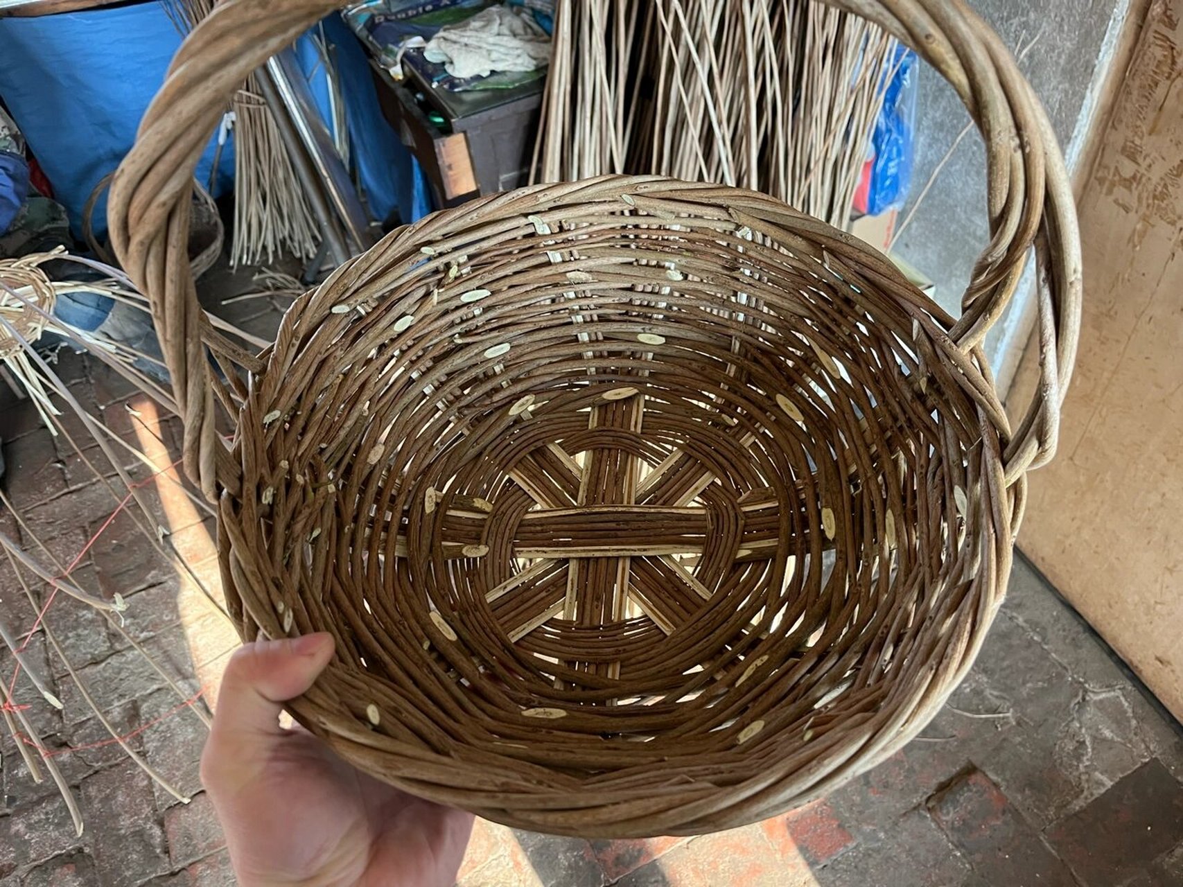土篮子 藤条筐 土篮子 藤条筐 老人纯手工编织 现在会这手艺的不多了