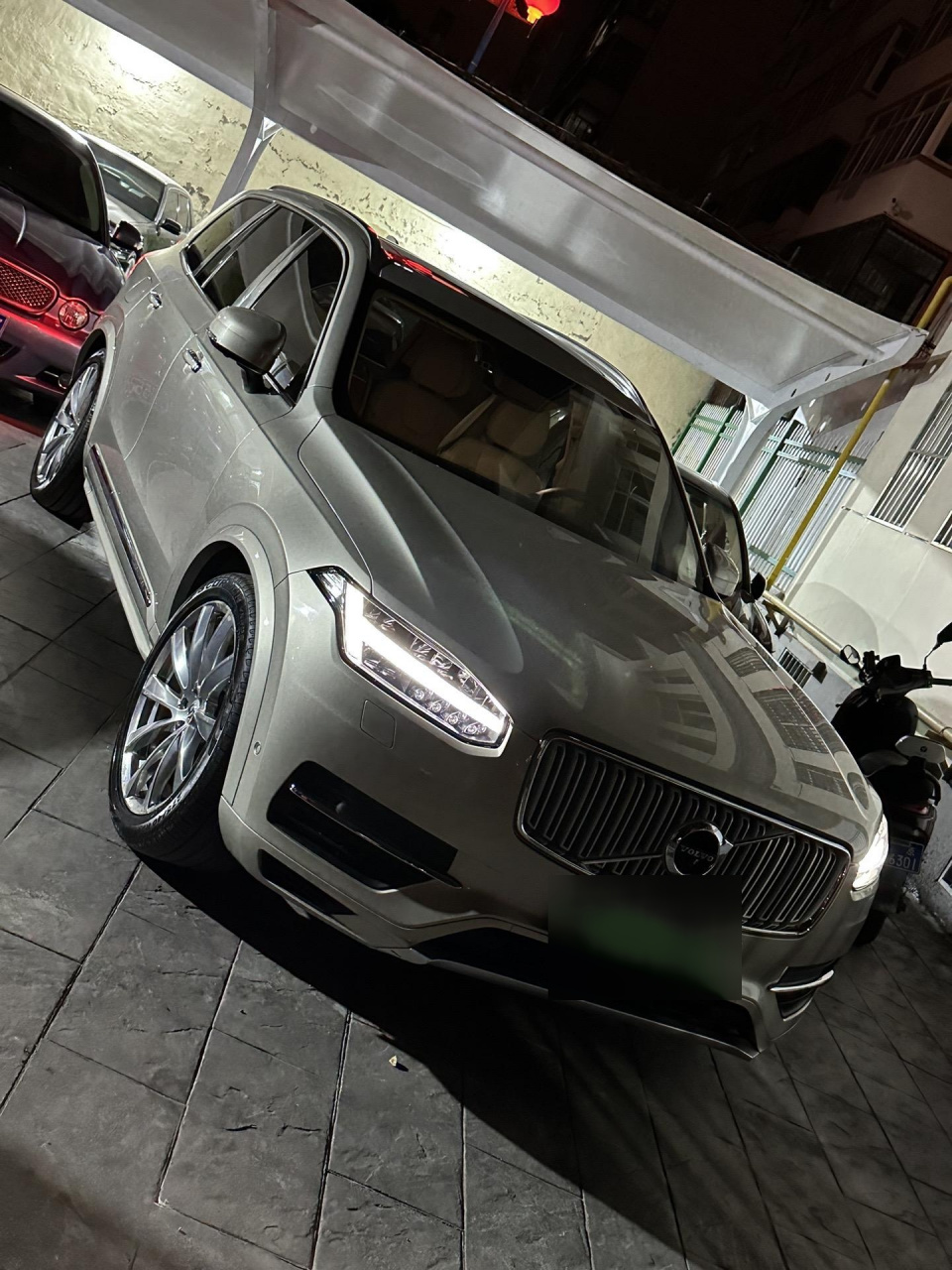 3座沃尔沃xc90.