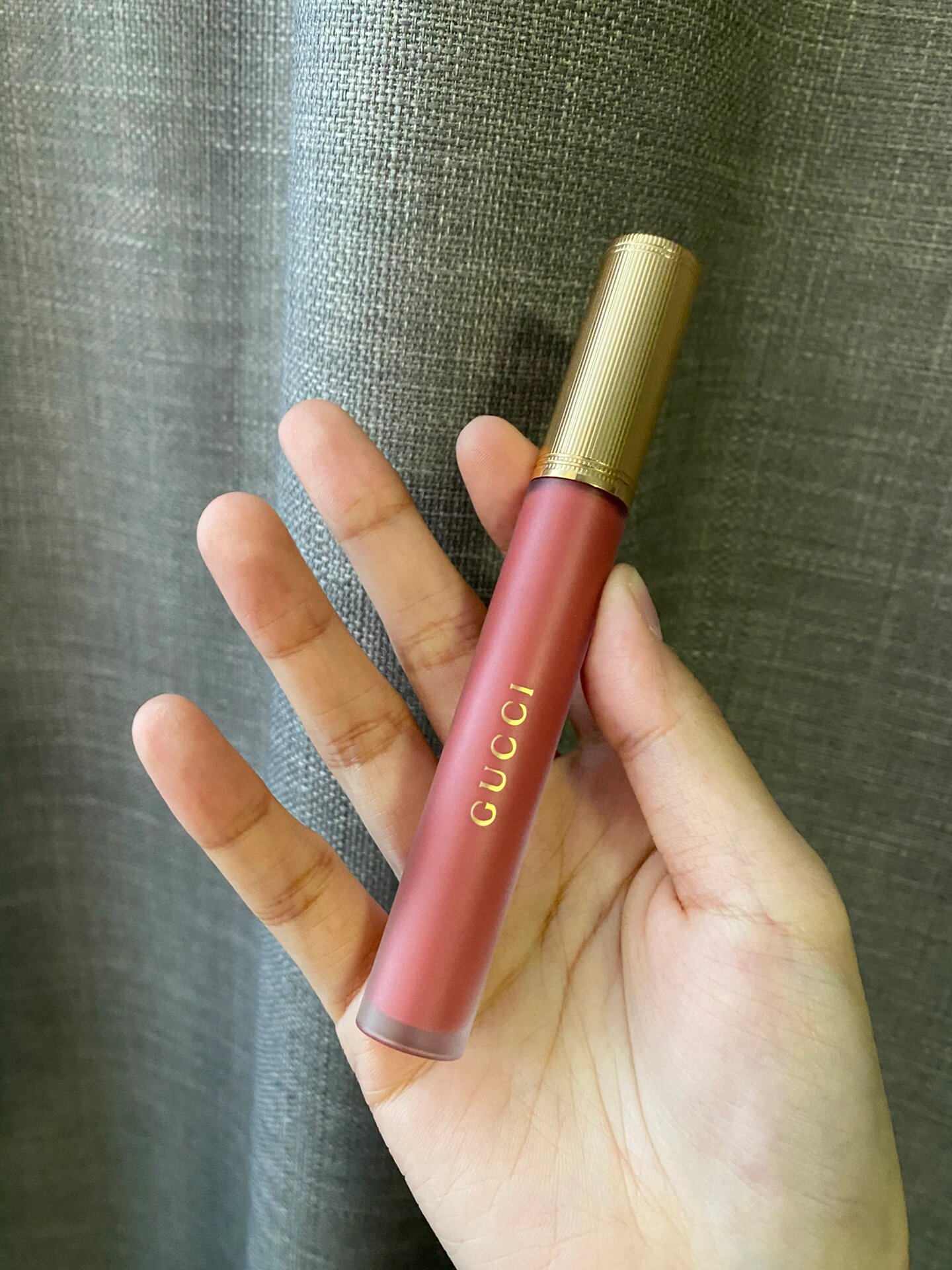 出全新gucci唇釉口红208