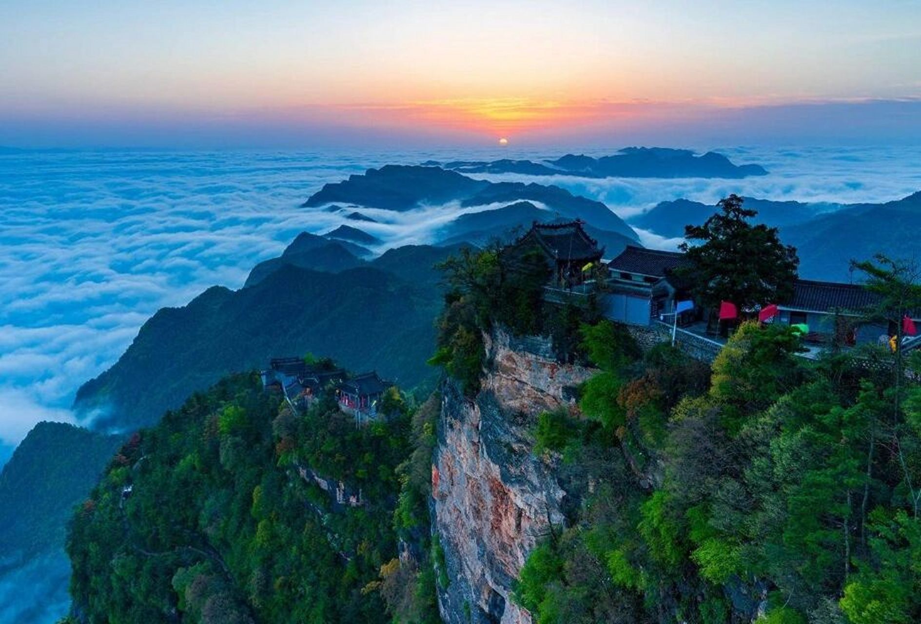成县景点 成县 西狭颂 鸡峰山 杜少陵祠 裴公湖 泥功山 五仙山 浪沟