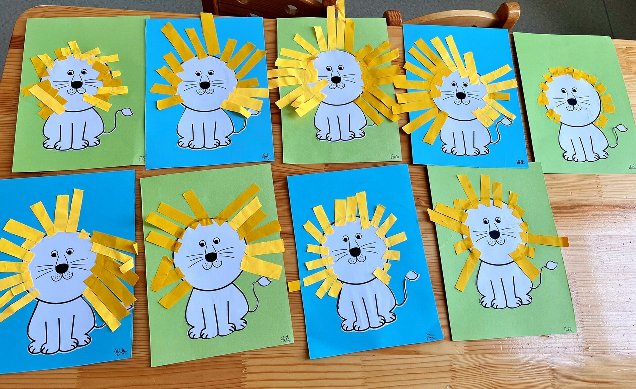 托班创意手工《可爱的小狮子》 认知目标:引导幼儿认识动物～狮子