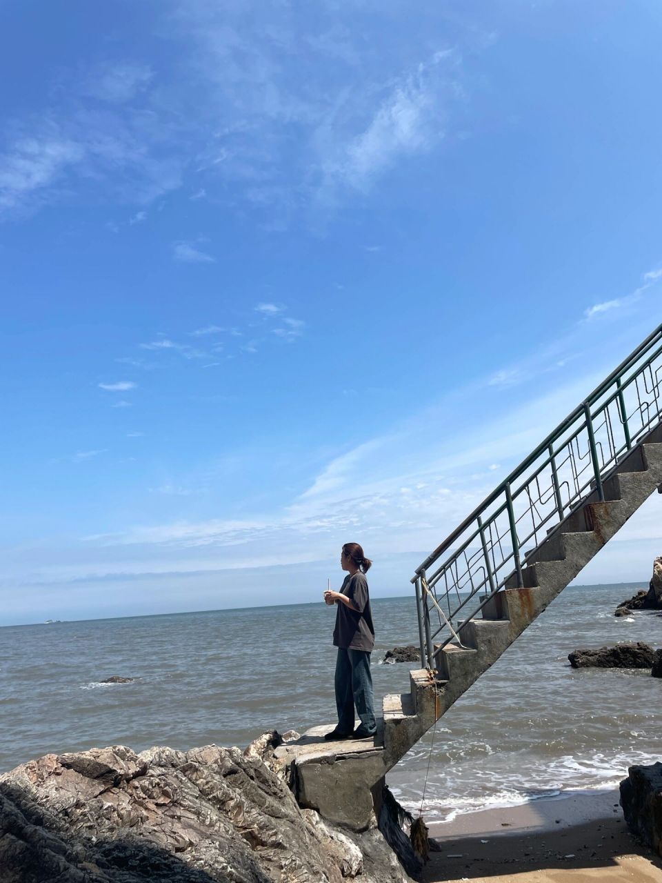 辽宁省内小众游庄河蛤蜊岛 人很少 有礁石 很出片 夏天看海真的好舒服