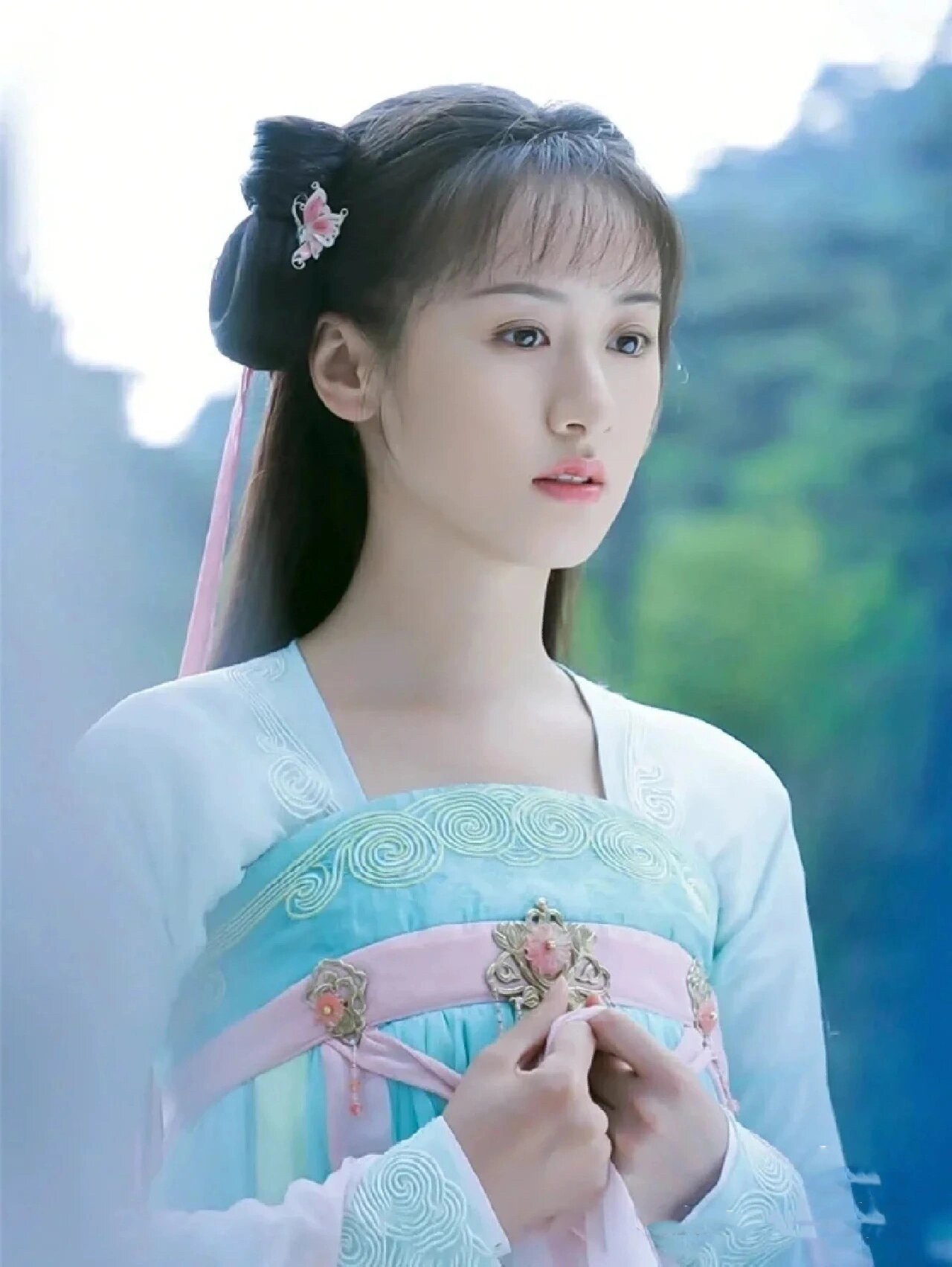 《琉璃》 褚璇玑 很久没有在仙侠剧里看到这么可爱的女孩子,上一