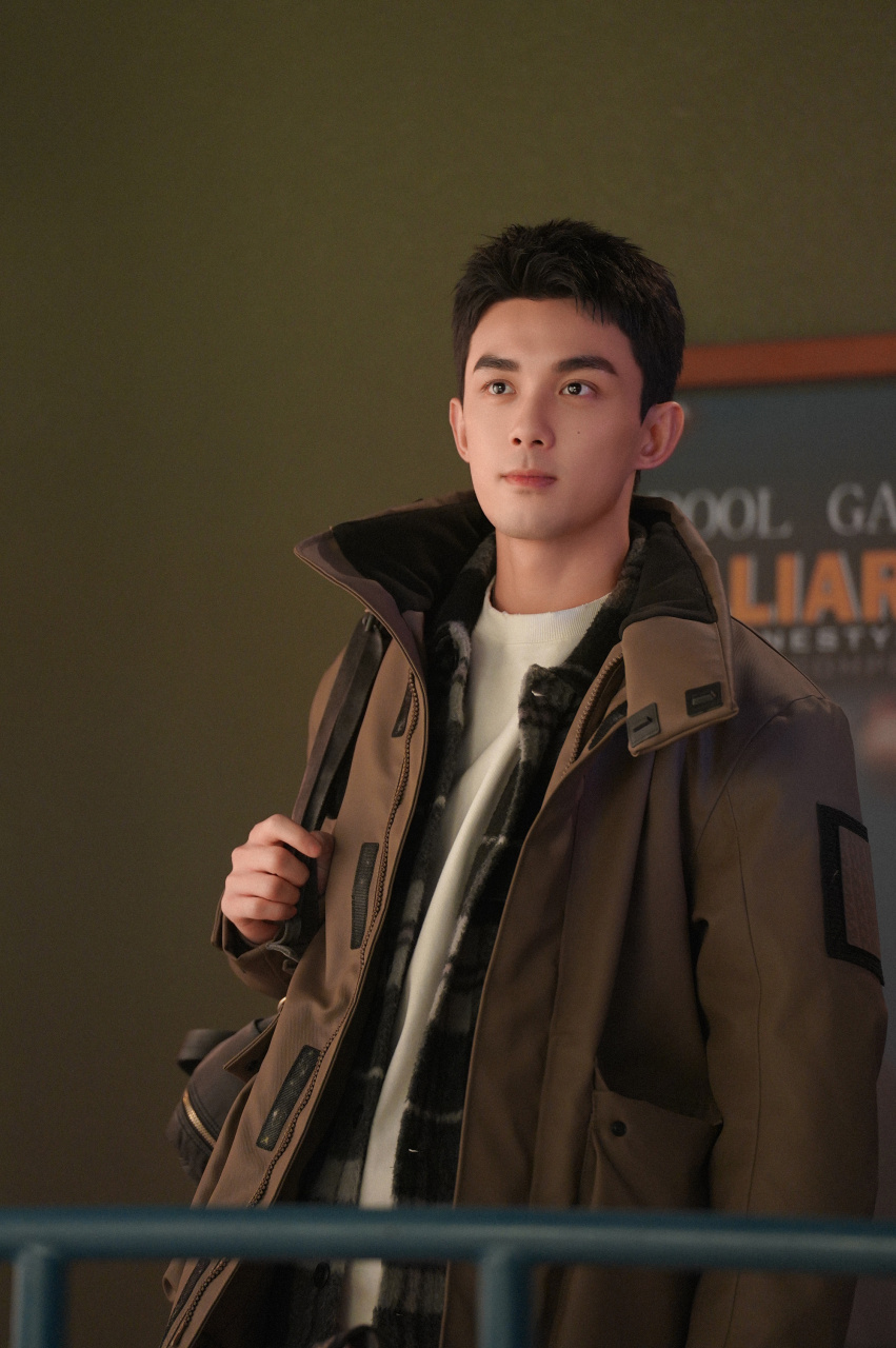 吴磊超话7615 #吴磊林亦扬# ·球房  "练球吗?陪你一起.