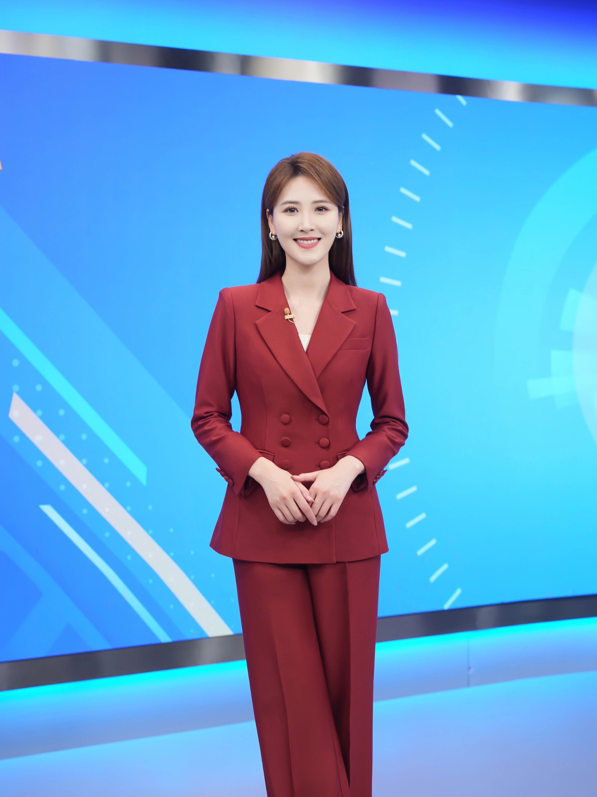 主持人穿搭|中国红西装套装年会婚礼最佳73 红色上身就是女总裁的即