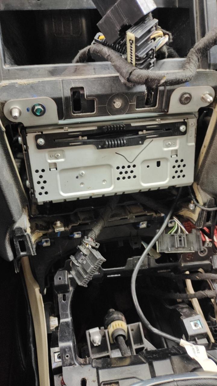 老款车型cd机不读碟,更换配件搞定