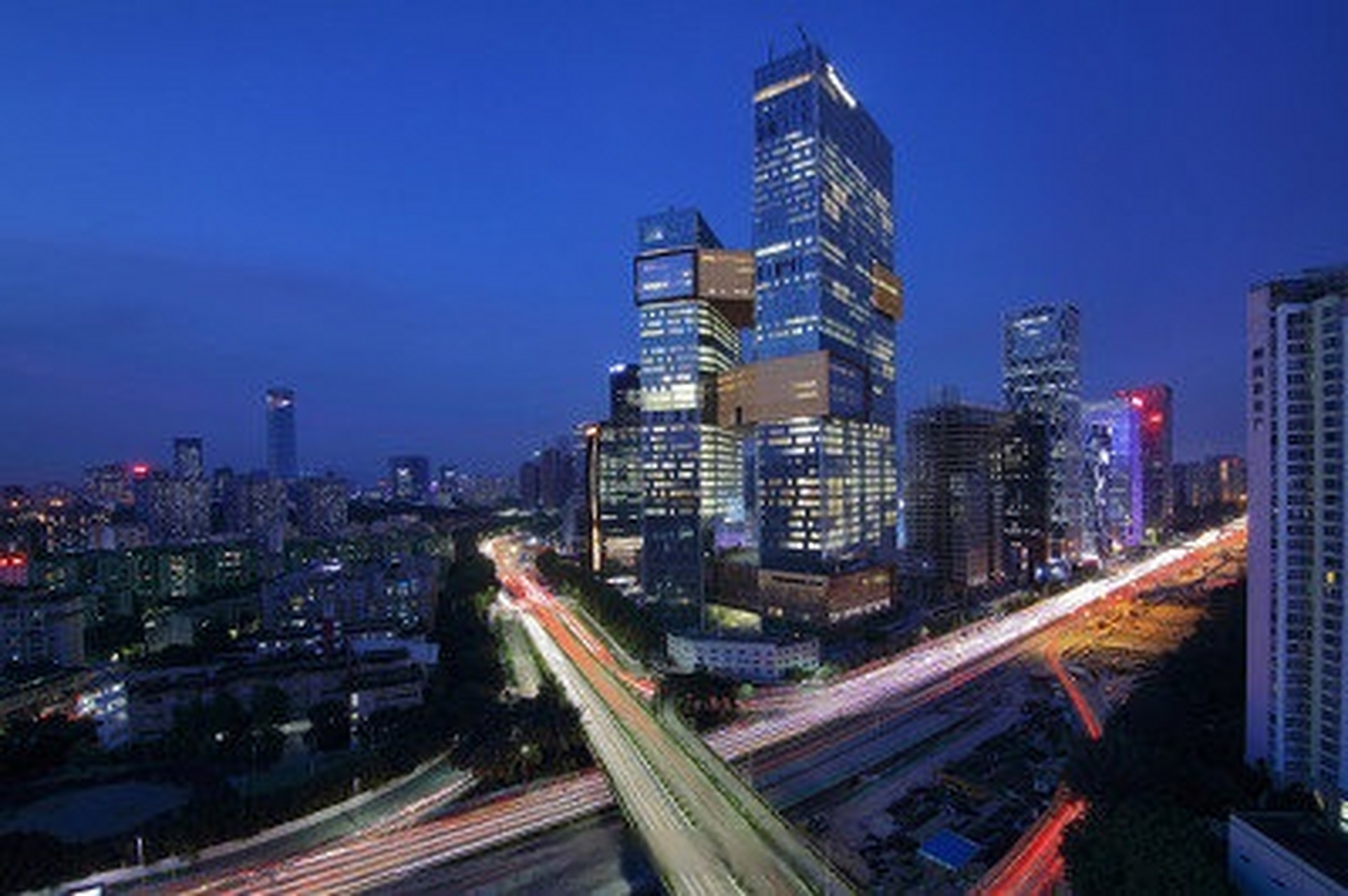 3万股腾讯控股股份】据港交所披露文件,12月13日,腾讯大股东naspers