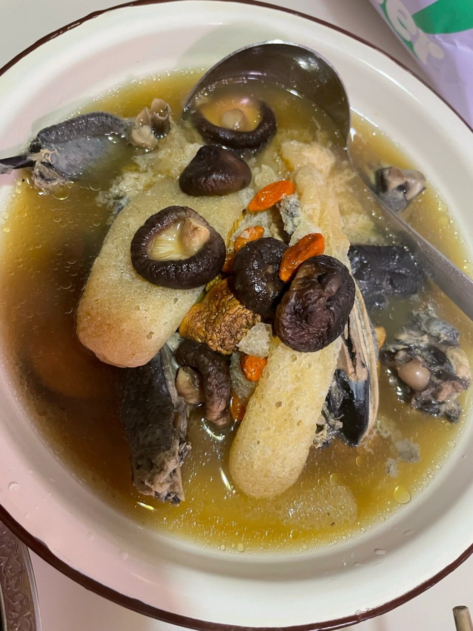 松茸竹荪香菇乌鸡汤