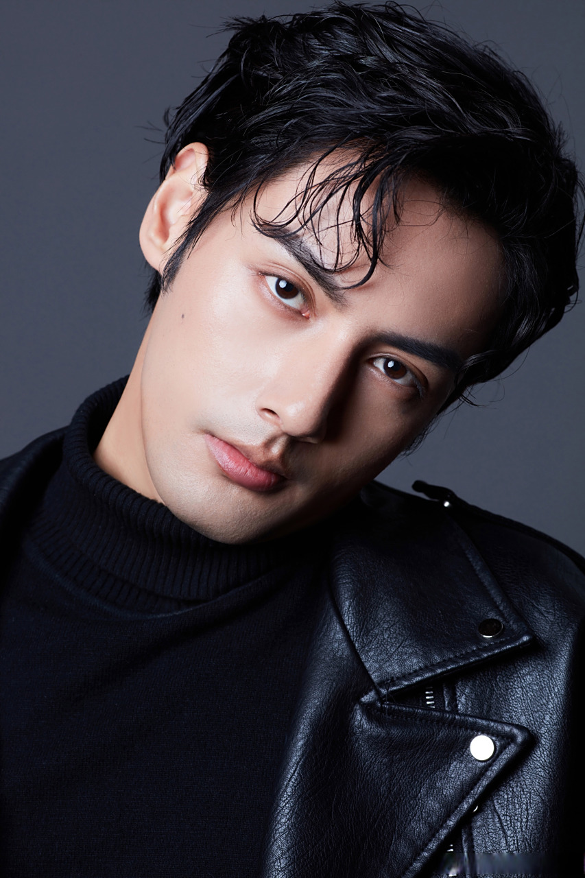 潘子剑# 四月报道:努力搬砖(拍戏)中90