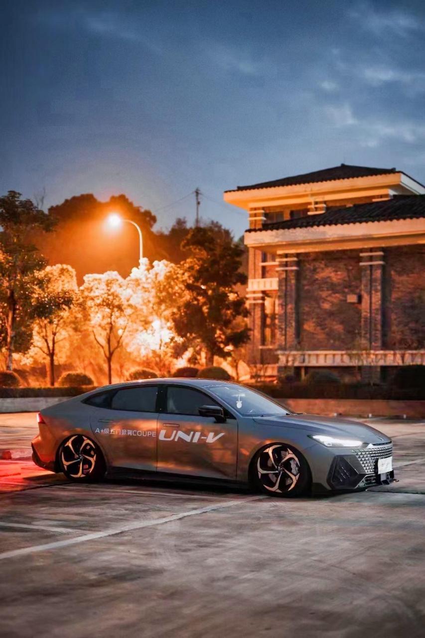 最帅长安uni-v,改装19寸锤子刀锋.17/18/19寸,现货供应,质量保证