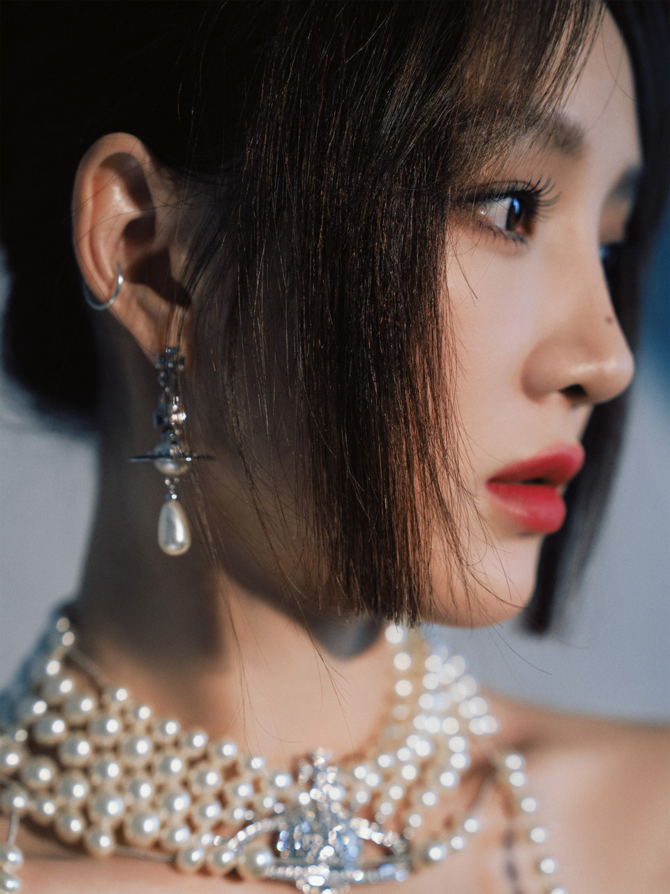 孟佳黑色美人鱼造型:一身from miscreants aw23礼服,又酷又美.