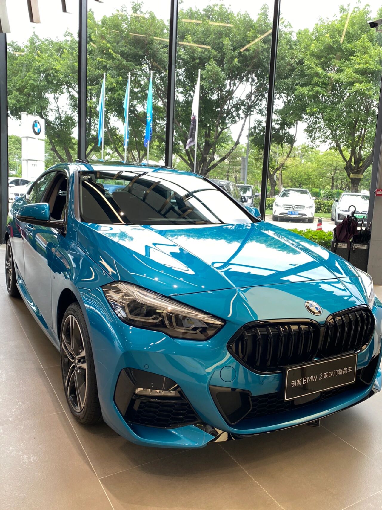 225i海岸蓝 今天给大家推荐一个平价四门轿跑 小钢炮宝马225i 98