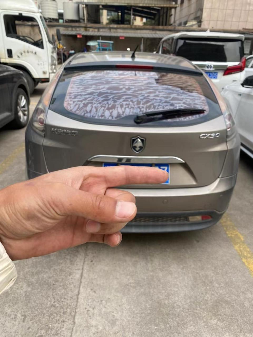 2011年长安cx30手动挡带天窗,一手车,实表9万,价格便宜,几千块钱,喜欢