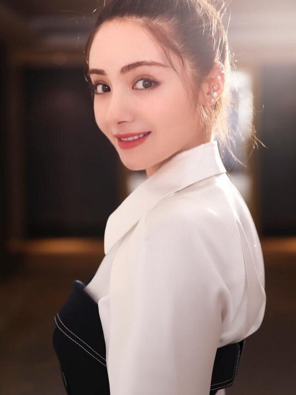 95古力娜扎 1992年5月2日出生于新疆乌鲁木齐市,中国内地影视女