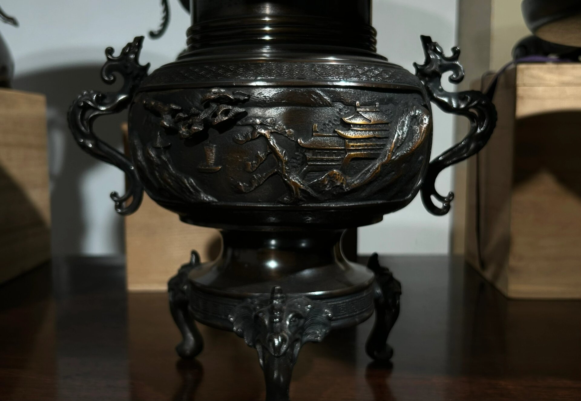 日本|薄端花器 薄端是日本花道池坊流派最常用的花器,之所以称为薄端