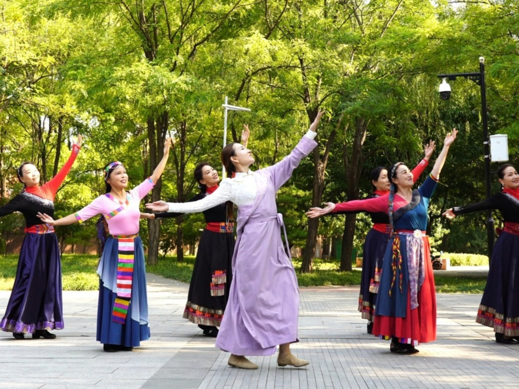 静静老师领跳广场舞《牧羊女神》歌醉舞美 静静老师领跳广场舞《牧羊