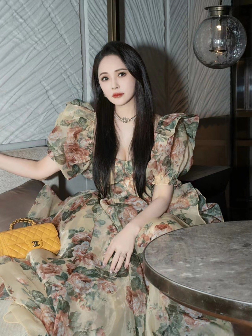 伊能静生图状态 单看礼服觉得一般,但是伊能静一穿都好适合啊,一点