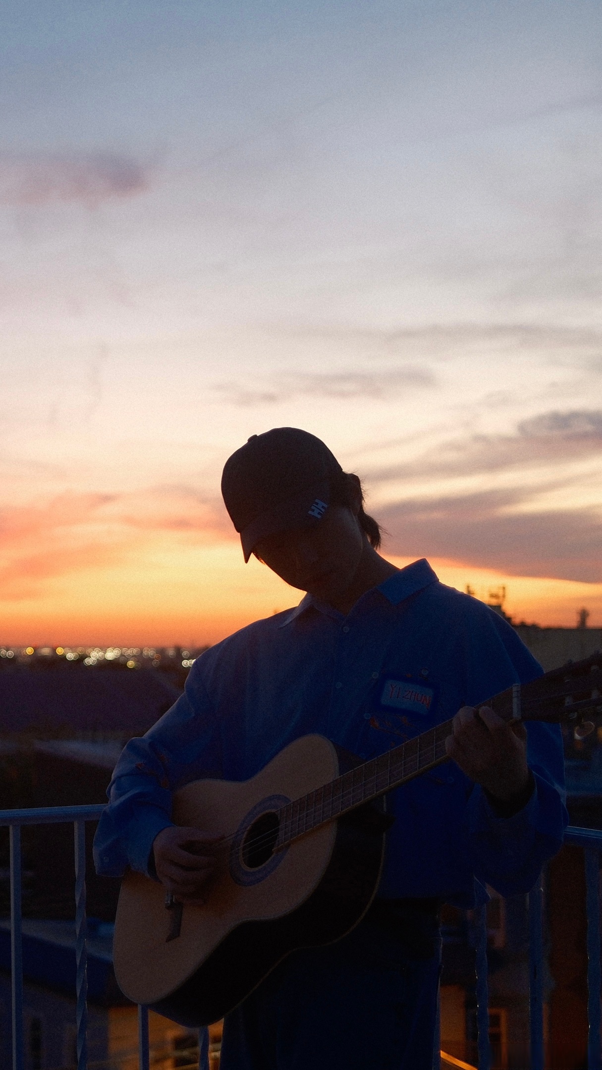 两个月了 第一次吃苹果派 第一次在泽西的夕阳下弹吉他