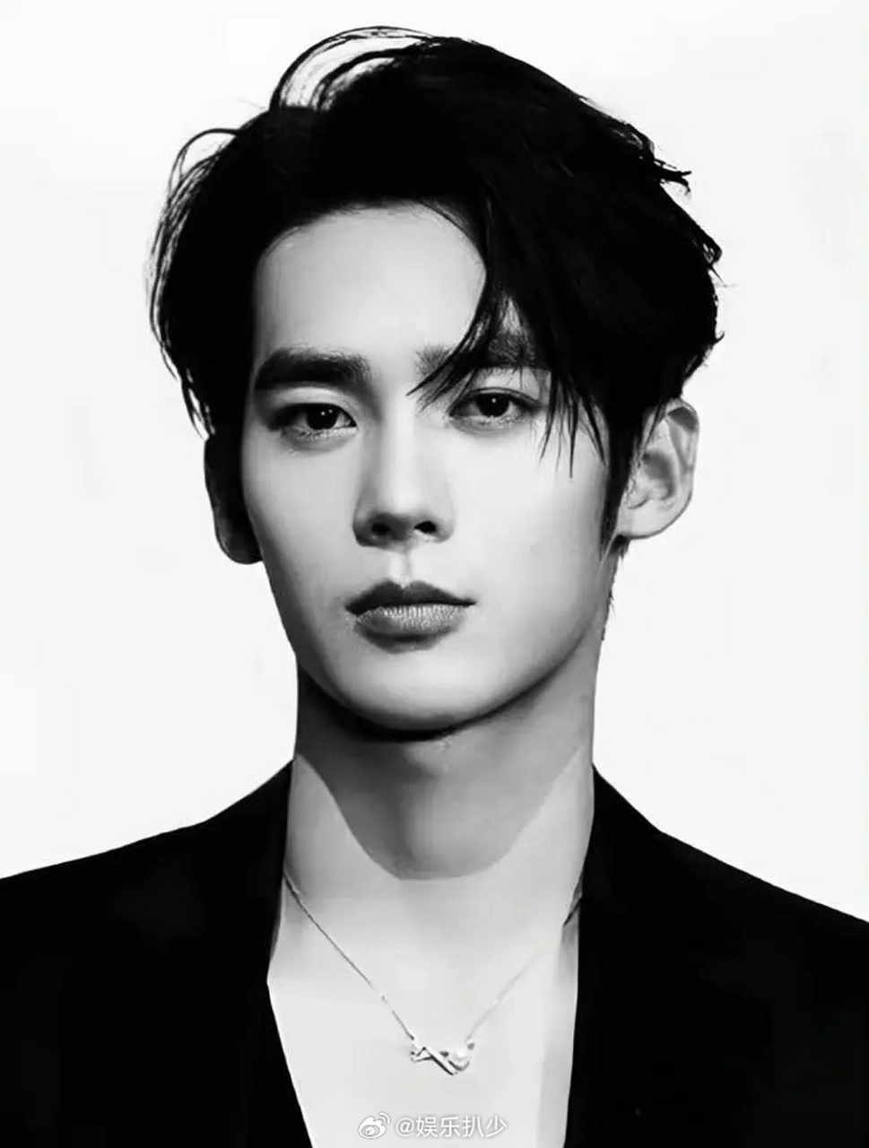 于适这张照片真的很有sm公式照的感觉,难怪当初能被李秀满看中.