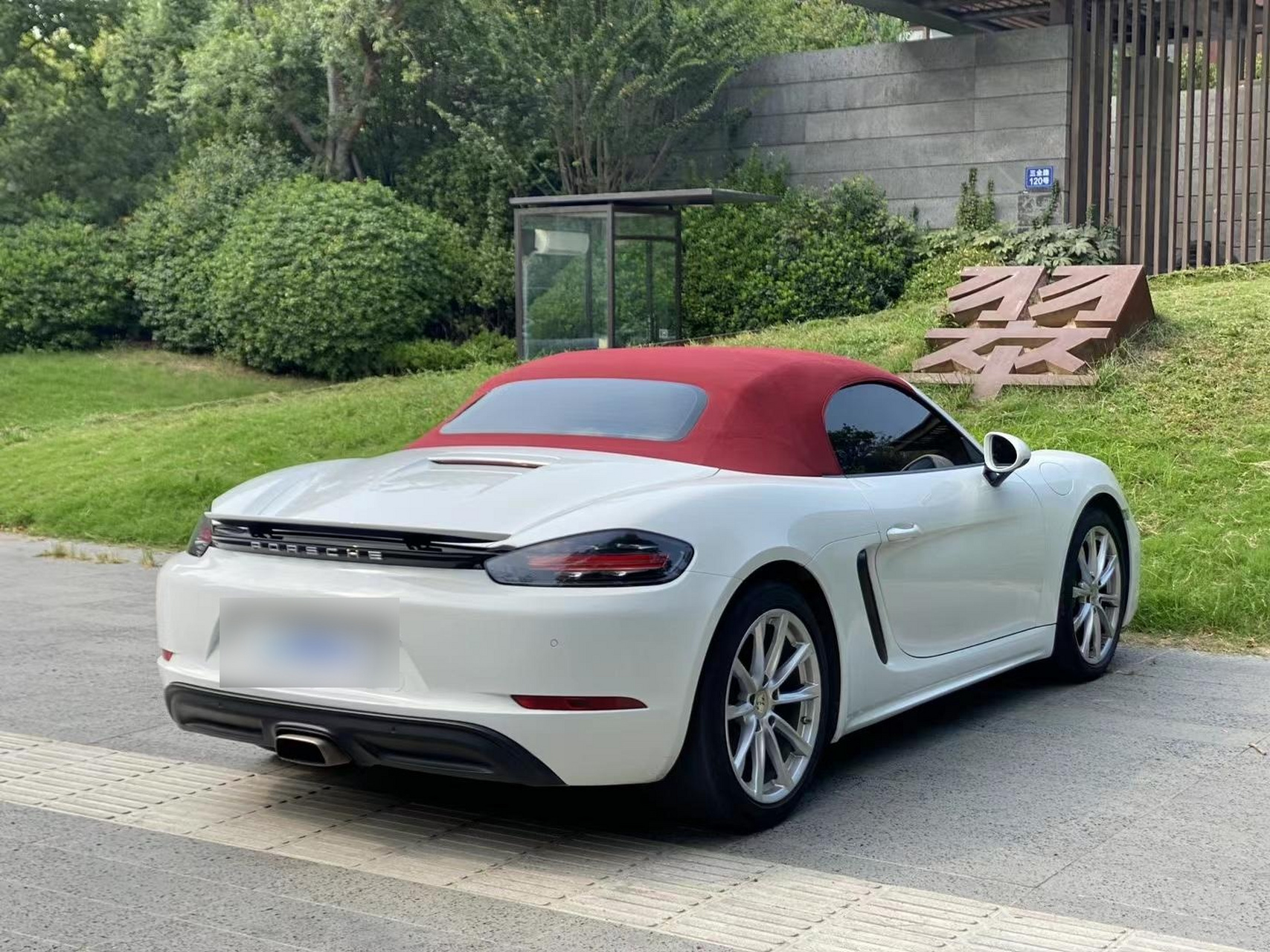 19年保时捷718敞篷,白红红最美配色,选装19寸轮毂,动力转向升级版,头