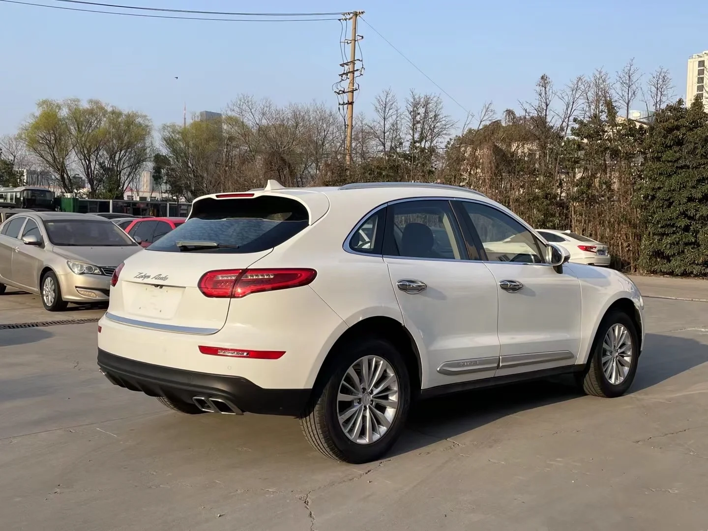 0t众泰sr9 江湖人称保时泰 配置丰富 价