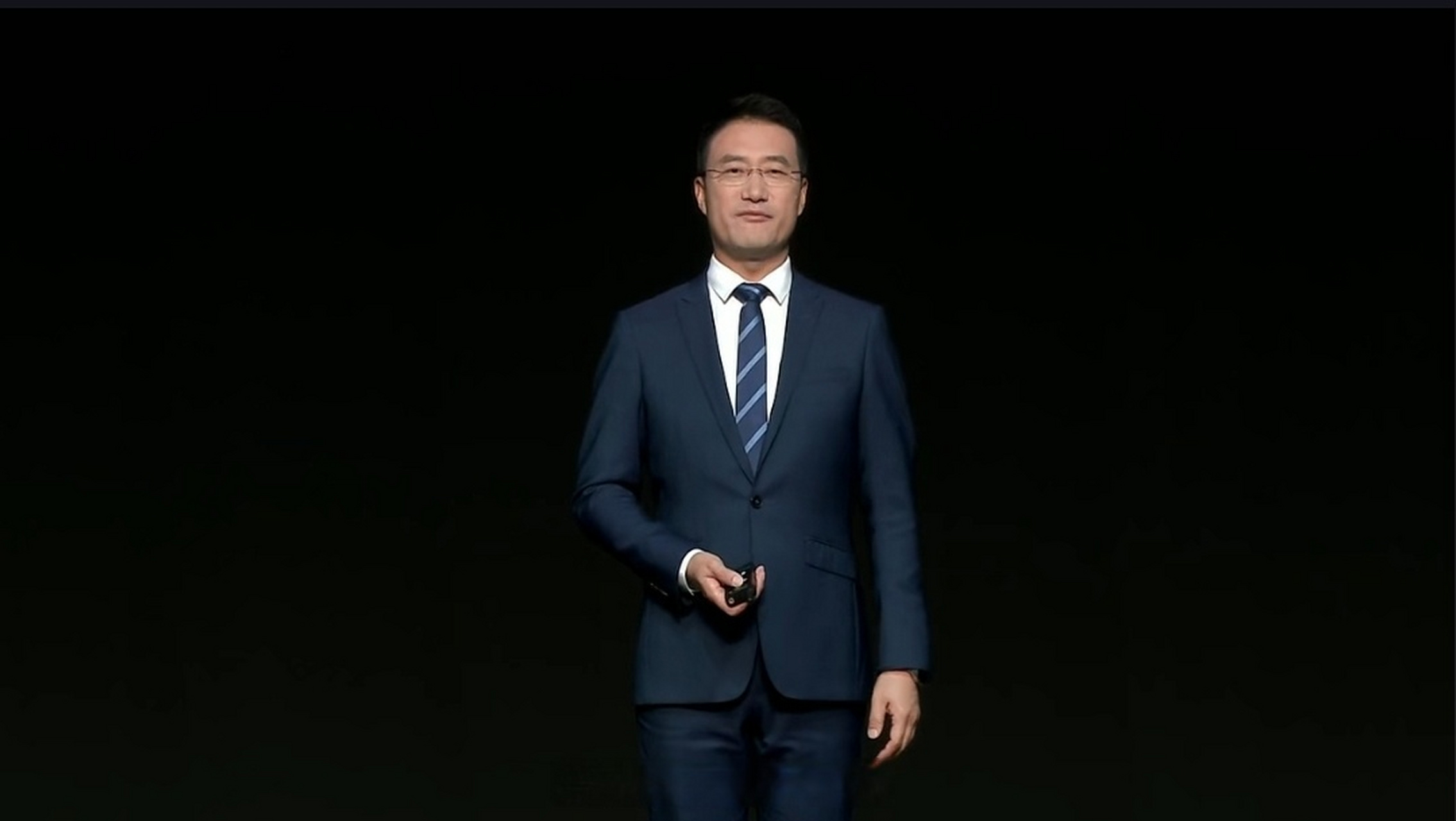 华为发布会开始,华为最帅高管何刚上场