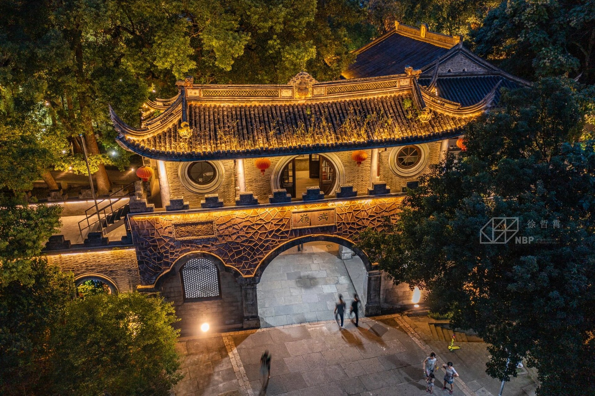 宁波|奉化溪口武岭门 武岭门,位于浙江奉化溪口镇 为三间两层的关楼式