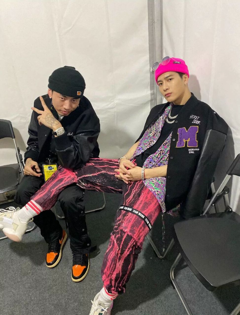 一些王嘉尔合照