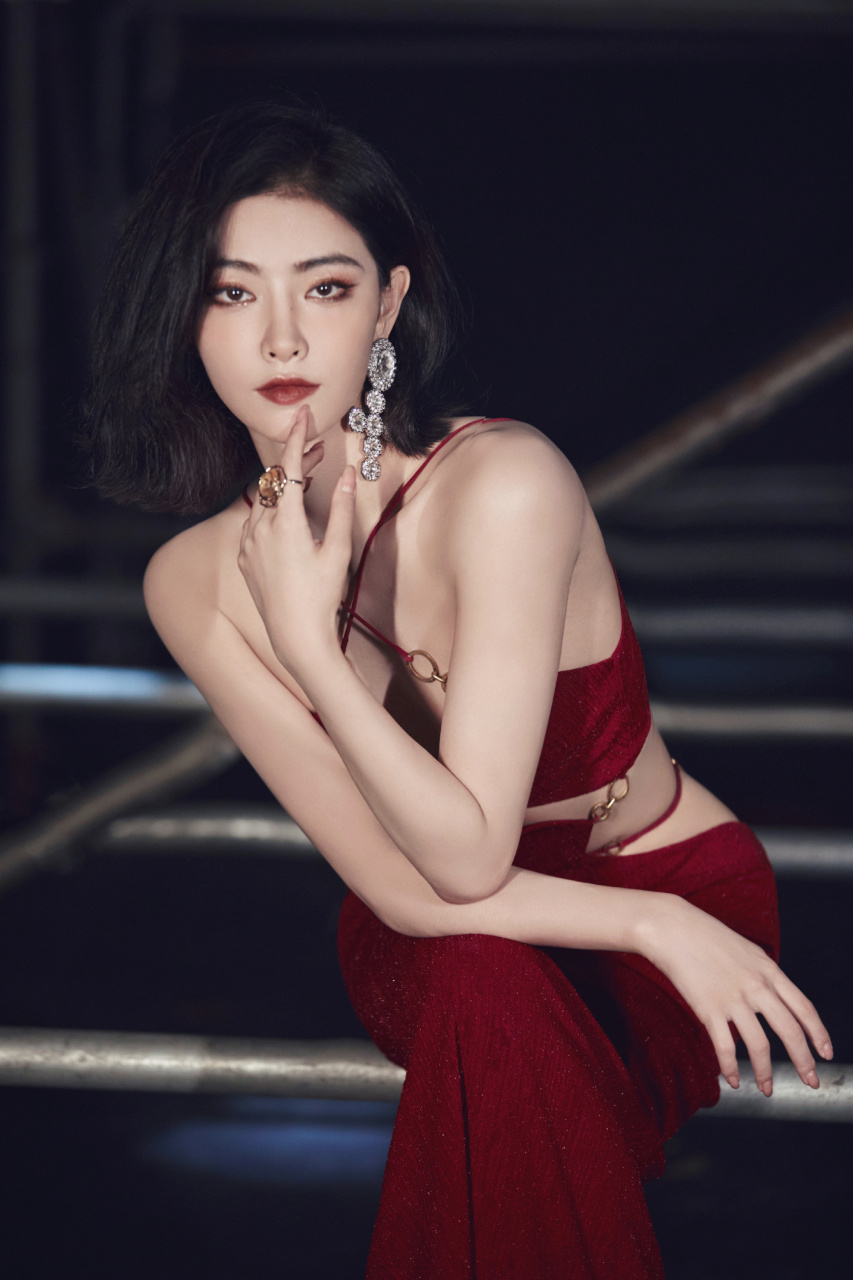 许佳琪生日美照,红裙的kiki魅力无限