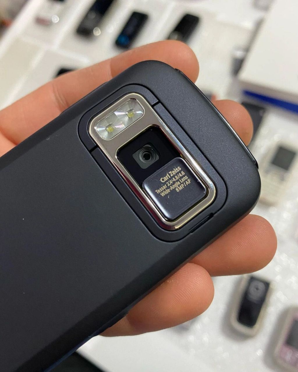 诺基亚n86,土豪的第一台手机 在以前有一台诺基亚手机,那绝对是这条街