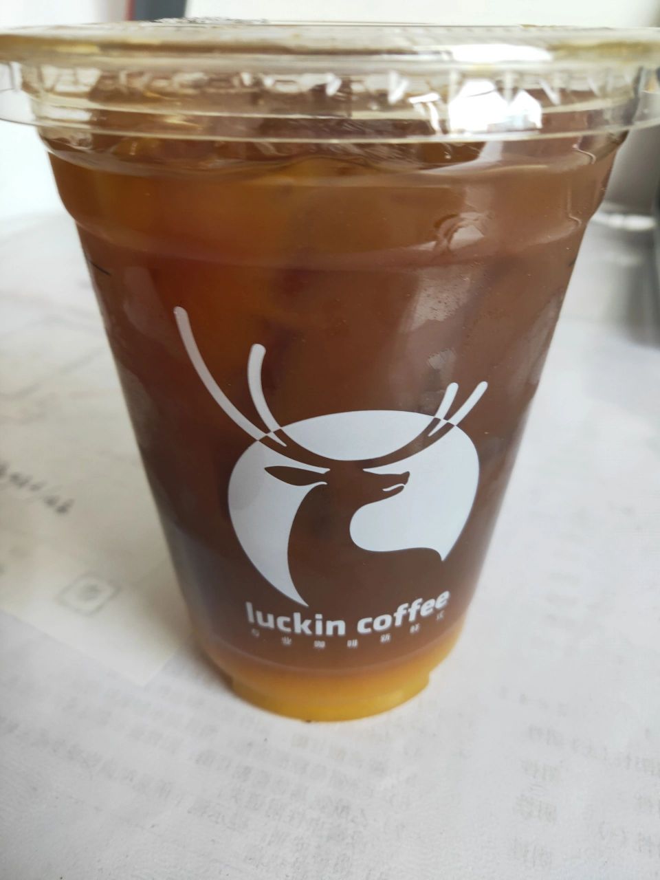 瑞幸橙c美式太难喝 还我葡萄冰萃,喝起来跟中药一样,天呐,又苦又怪.