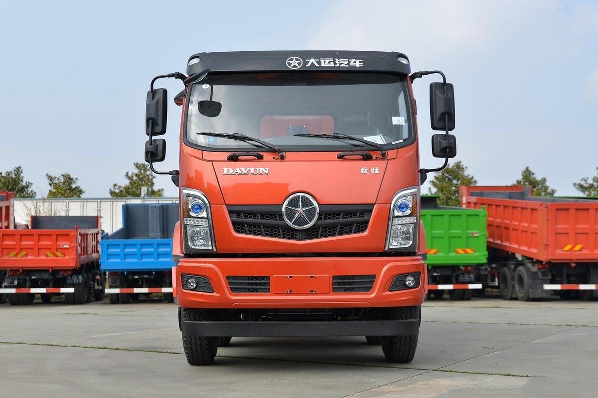 大运致胜三轴自卸车.