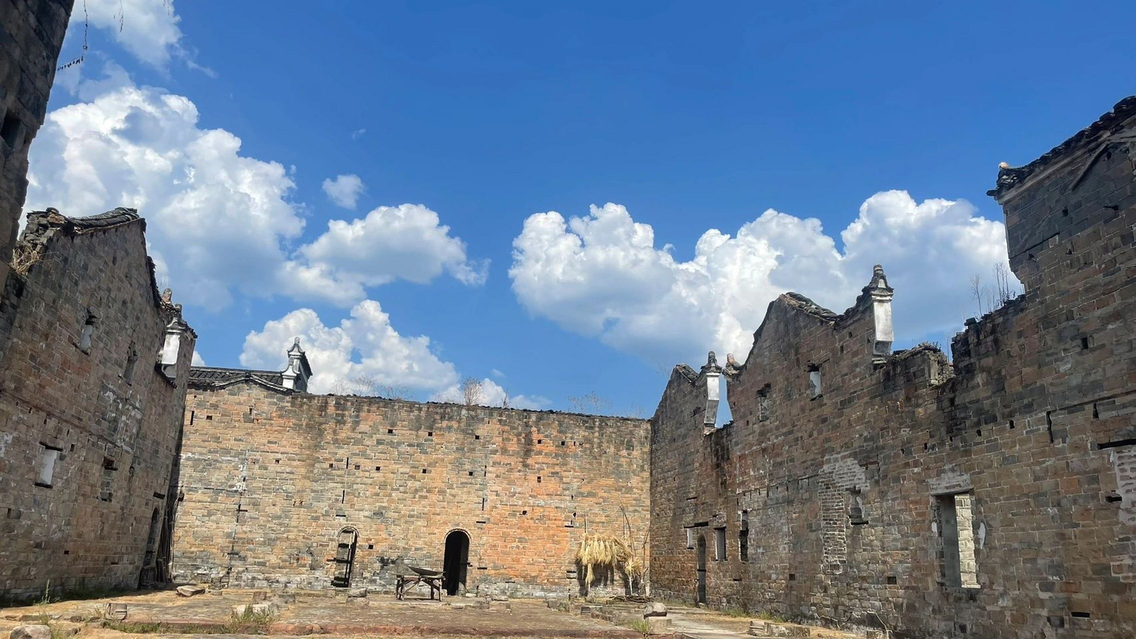 千古第一村:流坑古村一日游     流坑古村位于江西省抚州市乐安县