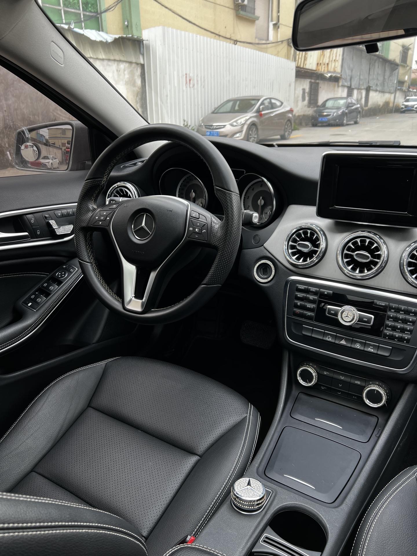 ,2016款奔驰gla200,车况精品,全景天窗 电动真皮