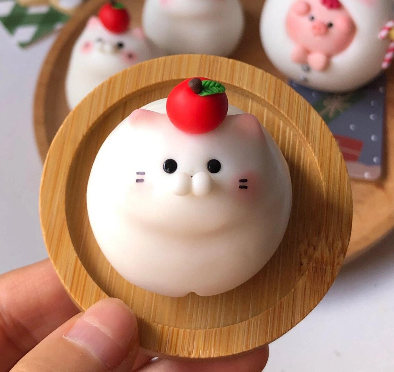 只圣诞小猫猫93 原创设计0815 #我的手工日常# #我的粘土世界