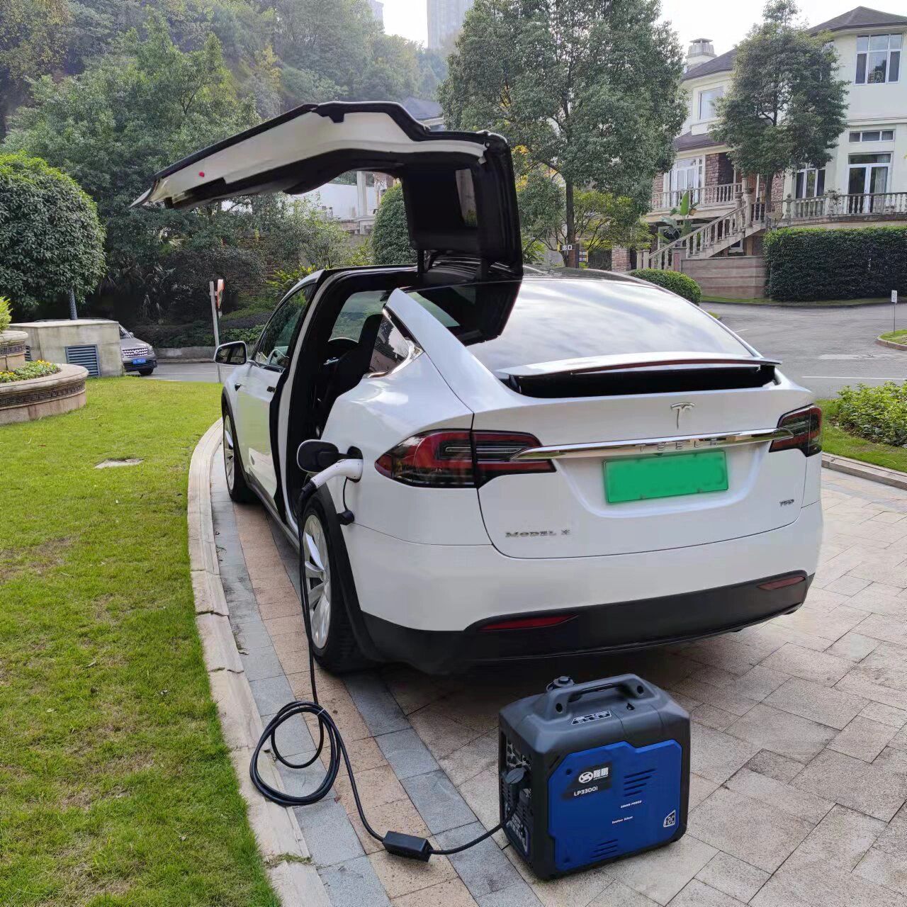 一款专为新能源汽车研发的充电发电机 1,回家过年或是外出游玩,最怕