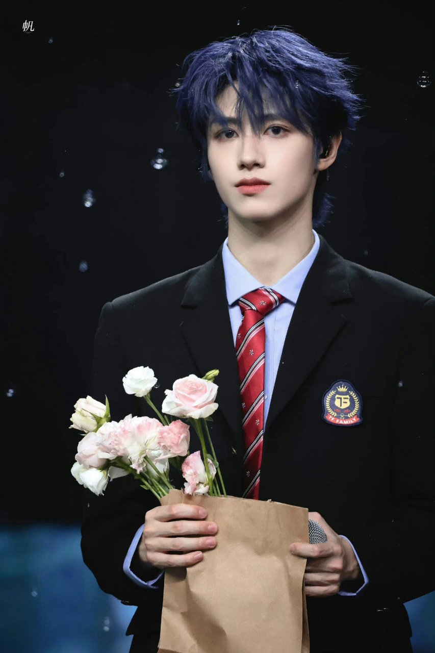 朱志鑫 蓝妖王子殿下#朱志鑫# #朱志鑫壁纸# #朱志鑫神图